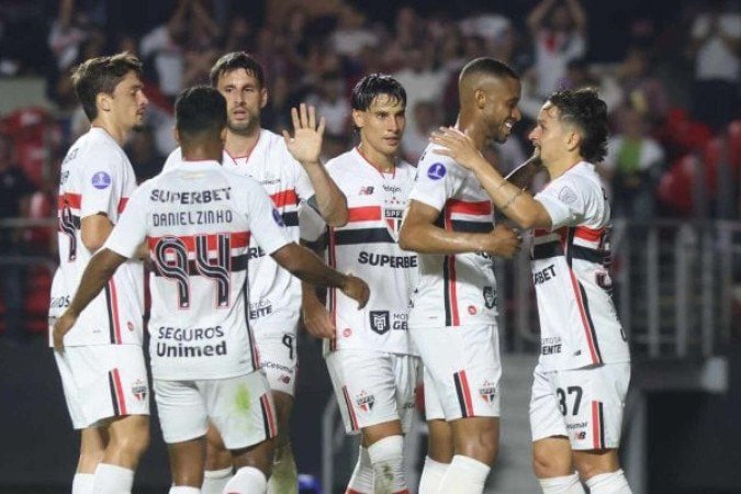 São Paulo vence Boston River no Morumbis -  (crédito: Foto: Rubens Chiri e Nilson Fukuda / São Paulo FC)