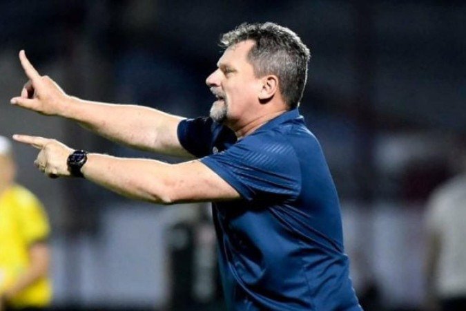 Chapecoense anuncia a saída de Fábio MaTias do comando técnico - (crédito: Reprodução de TV) Chapecoense anuncia a saída de Fábio MaTias do comando técnico - (crédito: Reprodução de TV)