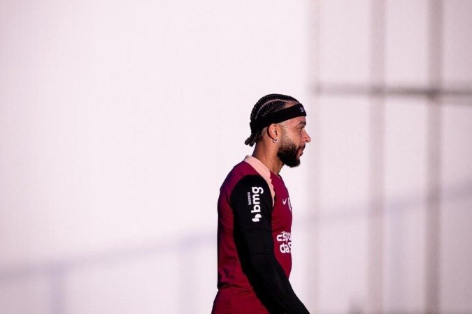 Memphis já havia se dirigido às redes sociais para falar sobre a intenção de Memphis já havia se dirigido às redes sociais para falar sobre a intenção de