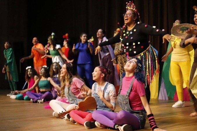 Com grupos de diferentes regiões administrativas e até uma escola de São Paulo, FESTA transforma o Teatro Nacional em palco da nova geração das artes cênicas
- (crédito: Gabriela Jordão) Com grupos de diferentes regiões administrativas e até uma escola de São Paulo, FESTA transforma o Teatro Nacional em palco da nova geração das artes cênicas
- (crédito: Gabriela Jordão)