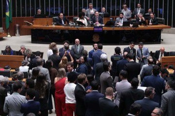 Plenário da Câmara dos Deputados vota na PEC pelo fim da escala 6x1 nesta quarta-feira (27/5) - (crédito: Bruno Spada/Câmara dos Deputados) Plenário da Câmara dos Deputados vota na PEC pelo fim da escala 6x1 nesta quarta-feira (27/5) - (crédito: Bruno Spada/Câmara dos Deputados)