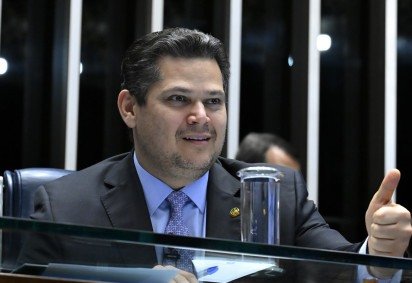 Davi Alcolumbre encaminhou à Comissão de Constituição e Justiça (CCJ) a proposta da oposição que cria um regime flexível de jornada -  (crédito: Waldemir Barreto/Agência Senado) -Davi Alcolumbre encaminhou à Comissão de Constituição e Justiça (CCJ) a proposta da oposição que cria um regime flexível de jornada -  (crédito: Waldemir Barreto/Agência Senado)