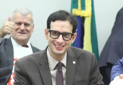 O parecer do relator, deputado federal Léo Prates (Republicanos-BA), recebeu 34 votos favoráveis e quatro contrários -  (crédito: Vinicius Loures / Câmara dos Deputados) -O parecer do relator, deputado federal Léo Prates (Republicanos-BA), recebeu 34 votos favoráveis e quatro contrários -  (crédito: Vinicius Loures / Câmara dos Deputados)