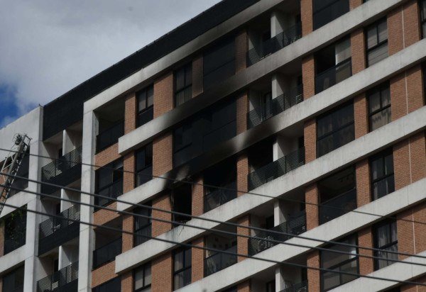 Fumaça se espalhou para outras unidades do edifício -  (crédito: Ed Alves/CB)