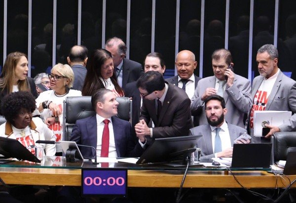 Discussão e votação de propostas legislativas. Presidente da Câmara dos Deputados: Hugo Motta (Republicanos-PB) e Leo Prates (Republicanos-BA) -  (crédito: Kayo Magalhães/Câmara dos Deputados)