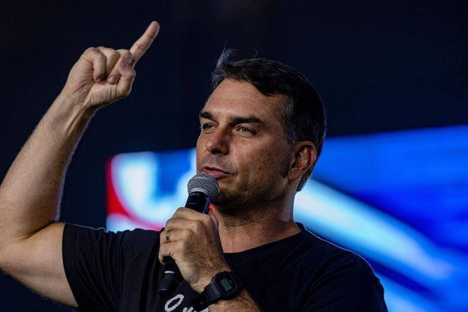 Flávio Bolsonaro se encontrou com Trump na Casa Branca na terça-feira (27/5) - (crédito: Reprodução/Instagram/@flaviobolsonaro) Flávio Bolsonaro se encontrou com Trump na Casa Branca na terça-feira (27/5) - (crédito: Reprodução/Instagram/@flaviobolsonaro)