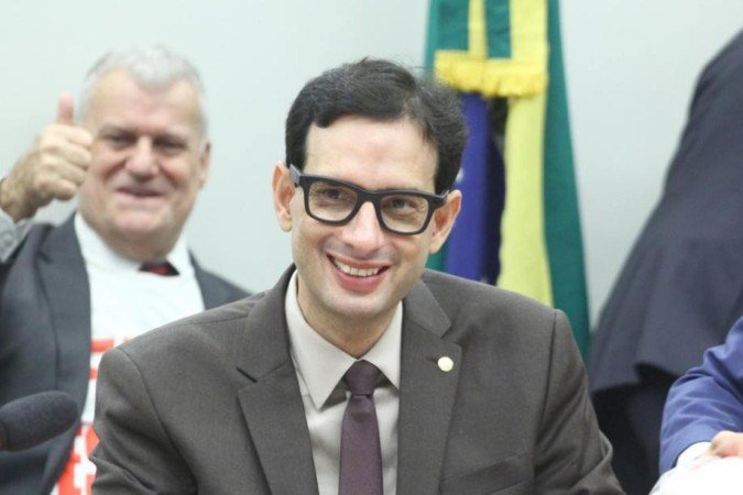 O parecer do relator, deputado federal Léo Prates (Republicanos-BA), recebeu 34 votos favoráveis e quatro contrários - (crédito: Vinicius Loures / Câmara dos Deputados) O parecer do relator, deputado federal Léo Prates (Republicanos-BA), recebeu 34 votos favoráveis e quatro contrários - (crédito: Vinicius Loures / Câmara dos Deputados)