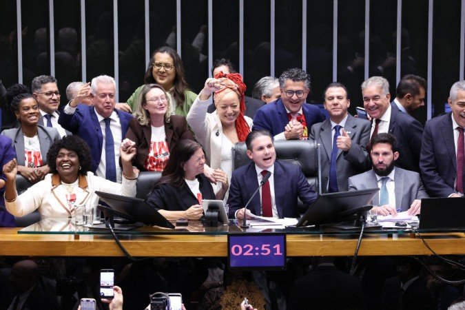 Hugo Motta presidiu a sessão que aprovou a redução da jornada de trabalho e o fim da escala 6x1 - (crédito: Bruno Spada/Câmara dos Deputados) Hugo Motta presidiu a sessão que aprovou a redução da jornada de trabalho e o fim da escala 6x1 - (crédito: Bruno Spada/Câmara dos Deputados)