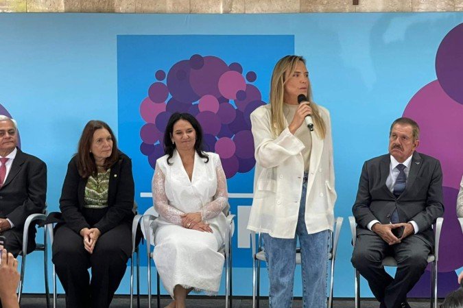 Celina comemora a retirada do BrB do risco de liquidação - (crédito: Davi Cruz/CB/D.A.Press) Celina comemora a retirada do BrB do risco de liquidação - (crédito: Davi Cruz/CB/D.A.Press)