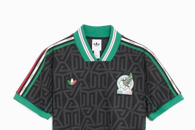 Blusa do México, desenvolvida pela Adidas e a marca mexicana Someone Somewhere