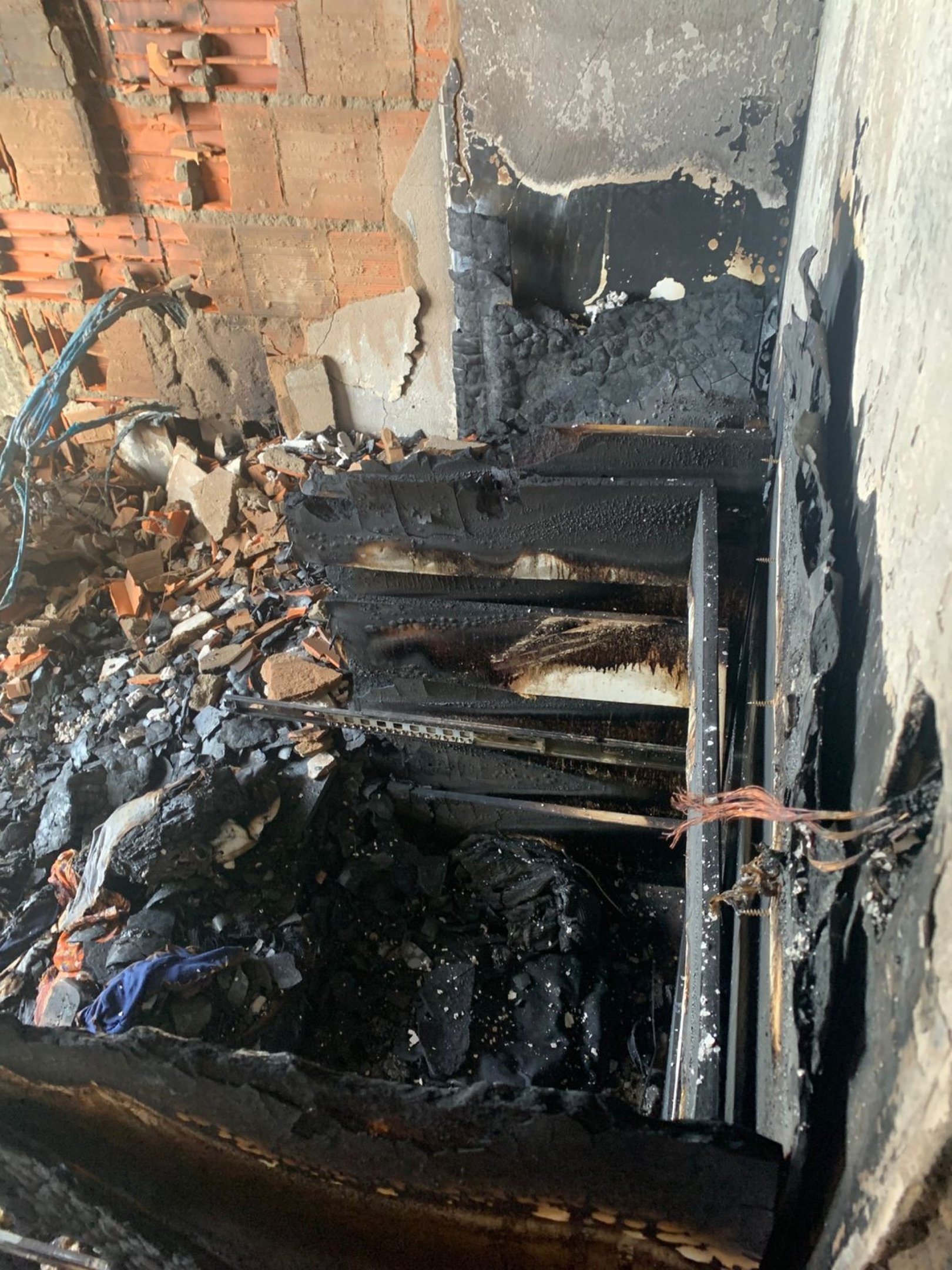 Inc&ecirc;ndio em edif&iacute;cio residencial em &Aacute;guas Claras deixa danos