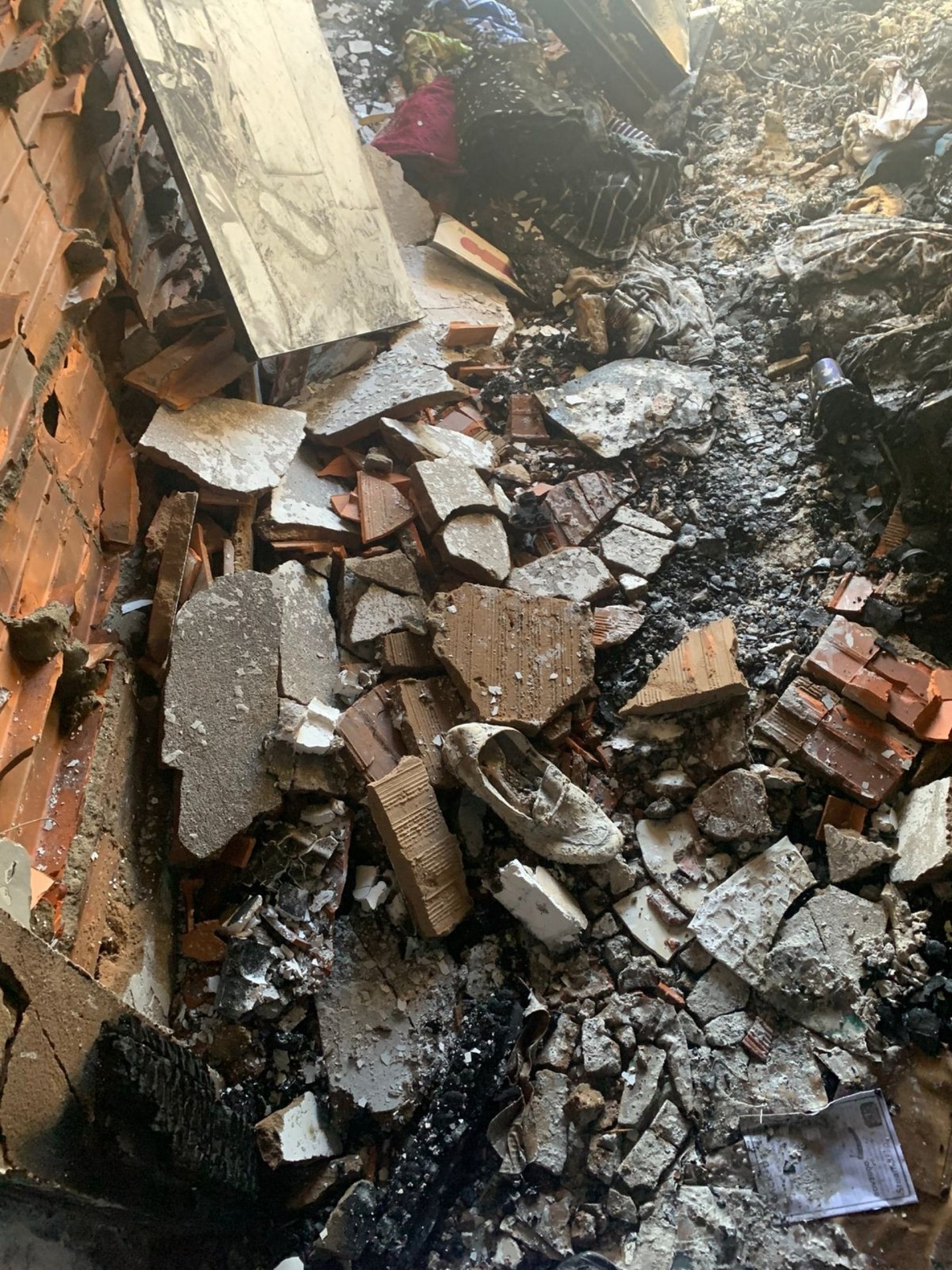 Inc&ecirc;ndio em edif&iacute;cio residencial em &Aacute;guas Claras deixa danos