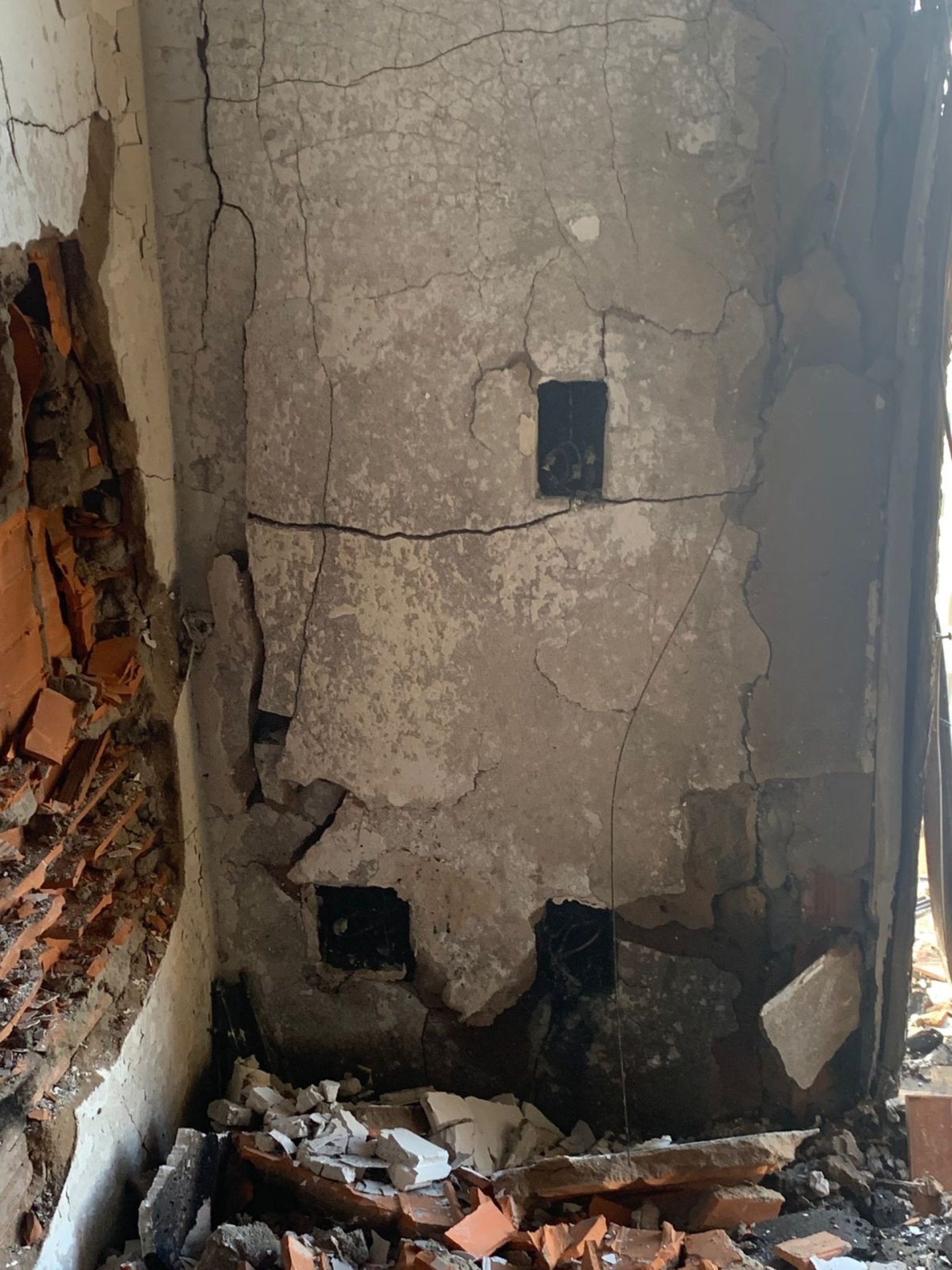 Inc&ecirc;ndio em edif&iacute;cio residencial em &Aacute;guas Claras deixa danos