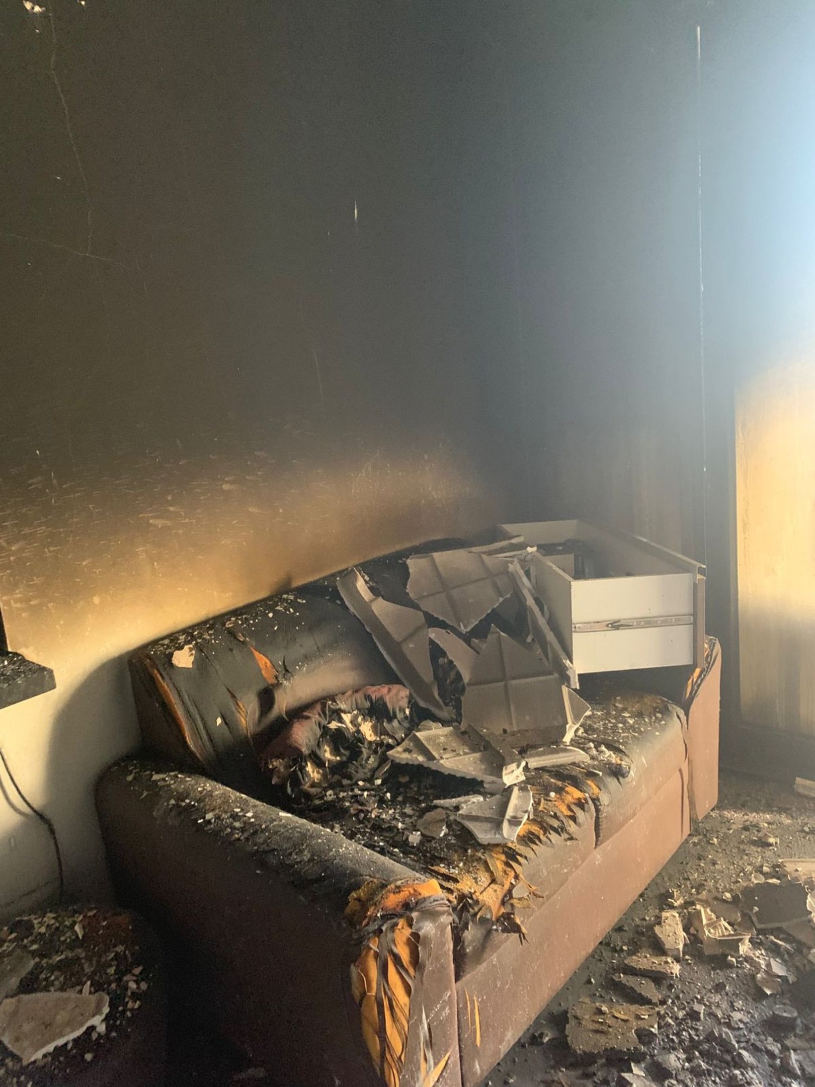 Inc&ecirc;ndio em edif&iacute;cio residencial em &Aacute;guas Claras deixa danos