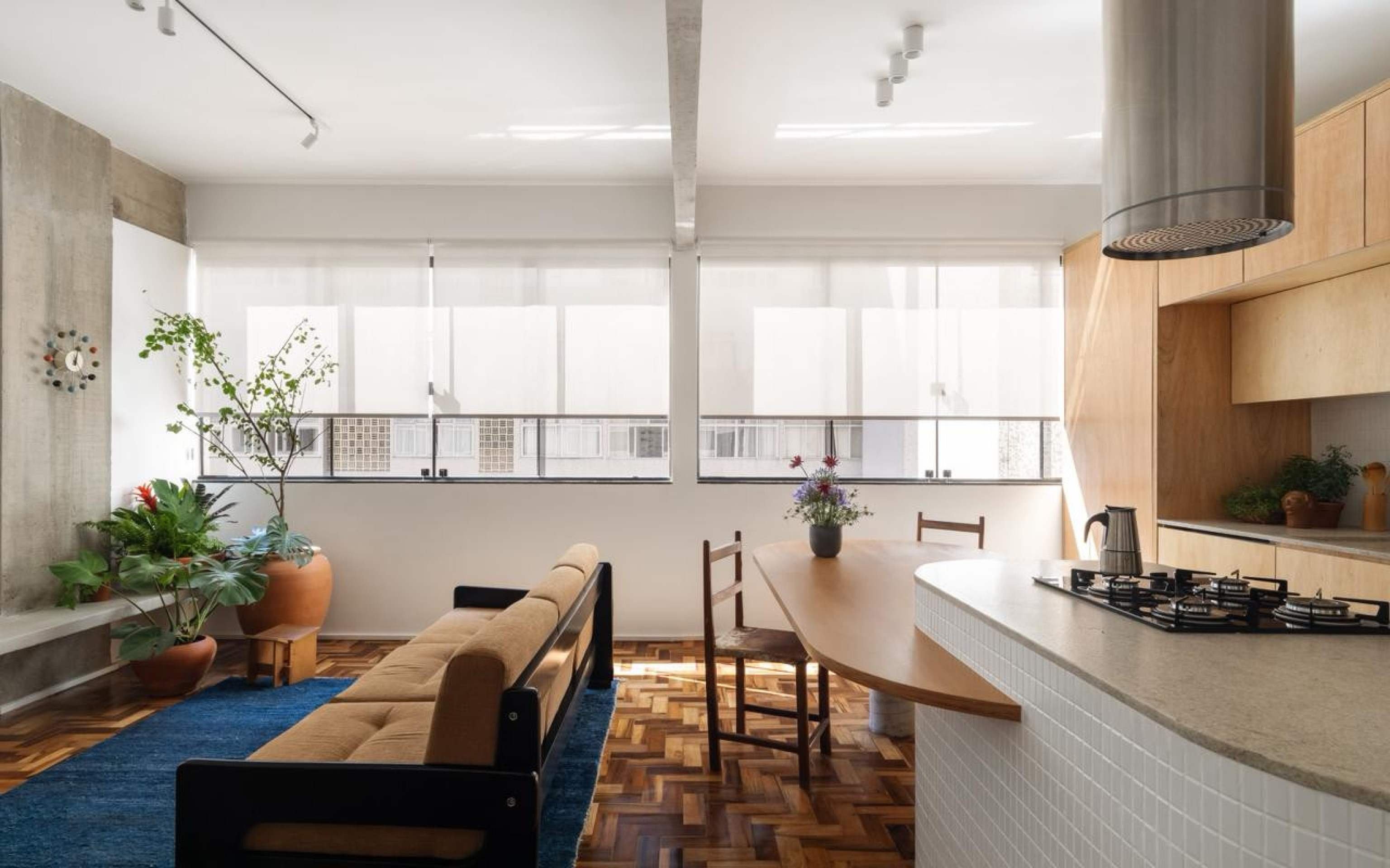Planta simétrica transforma rotina em apartamento brasiliense