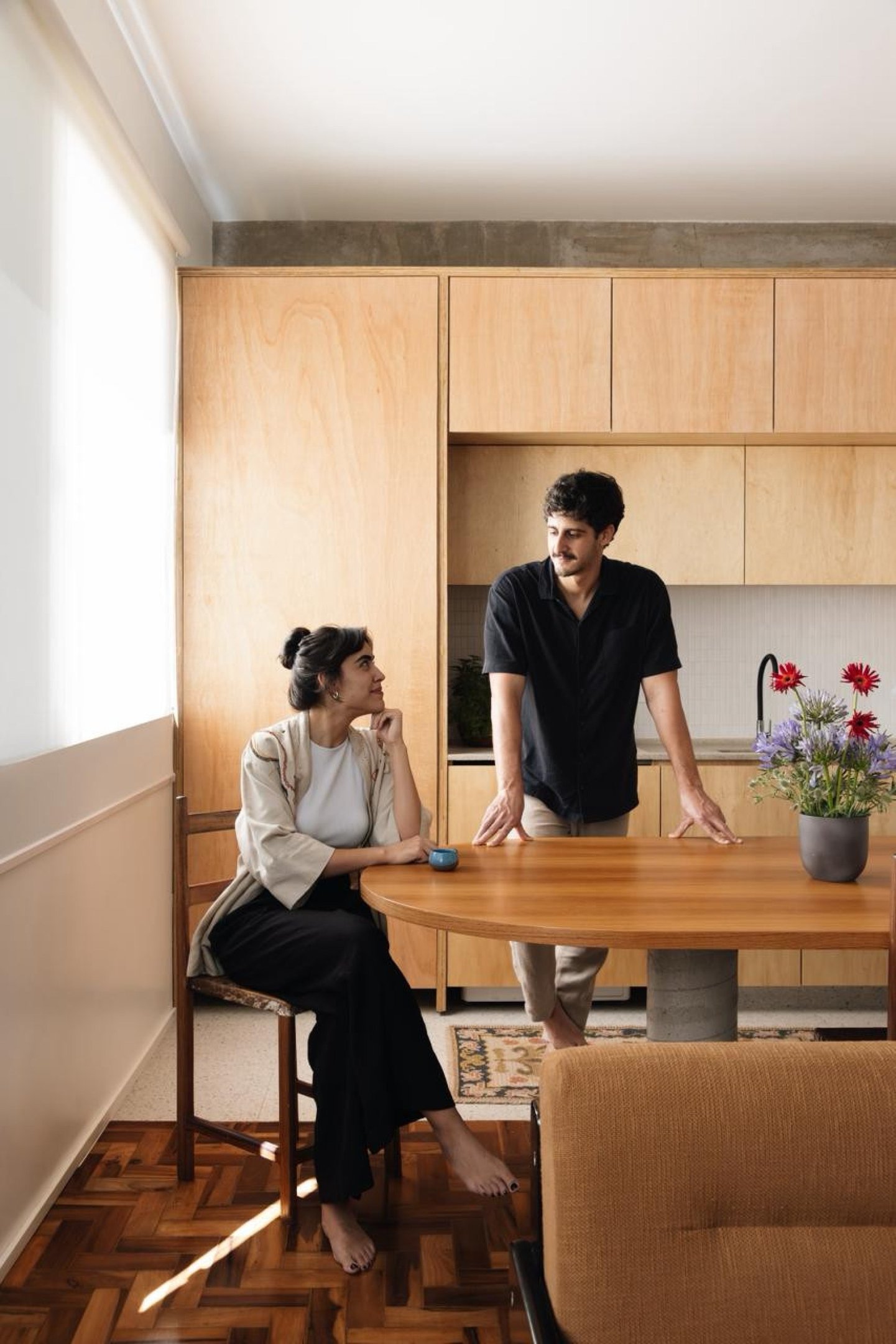 J&uacute;lia Coutinho e Gabriel G&oacute;es, os novos moradores do apartamento