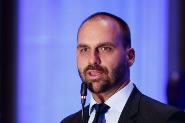 O ex-deputado federal Eduardo Bolsonaro sugeriu negocia&ccedil;&atilde;o do Brasil com os EUA -  (crédito: Alan Santos/PR)
