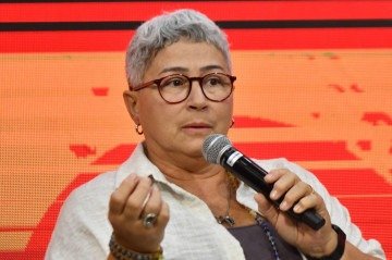 Segundo a pesquisadora, a desinformação opera por meio de uma arquitetura bem elaborada de algoritmos e 'objetivos muito bem definidos' que ignoram a integridade da informação -  (crédito: Fotos: Ed Alves/CB/D.A Press)