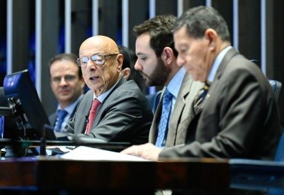 Foco das discussões deve ser a implementação de medidas concretas para enfrentar os efeitos dos desastres naturais, afirmou o presidente do debate, senador Esperidião Amin (segundo à esq.)  -  (crédito: Andressa Anholete/Agência Senad) -Foco das discussões deve ser a implementação de medidas concretas para enfrentar os efeitos dos desastres naturais, afirmou o presidente do debate, senador Esperidião Amin (segundo à esq.)  -  (crédito: Andressa Anholete/Agência Senad)