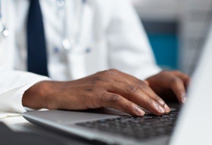 Pesquisadores da Universidade de São Paulo (USP) desenvolveram ferramenta de inteligência artificial para auxiliar profissionais de saúde no diagnóstico e no tratamento do transtorno bipolar -  (crédito: Freepik) -Pesquisadores da Universidade de São Paulo (USP) desenvolveram ferramenta de inteligência artificial para auxiliar profissionais de saúde no diagnóstico e no tratamento do transtorno bipolar -  (crédito: Freepik)