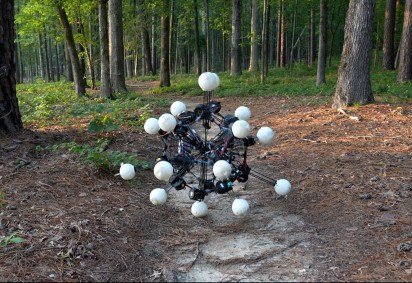 A nova tecnologia é capaz de atravessar florestas, superfícies molhadas e terrenos arenosos com facilidade. O robô também consegue se estabilizar rapidamente após impactos -  (crédito: General Robotics Lab, Duke University ) -A nova tecnologia é capaz de atravessar florestas, superfícies molhadas e terrenos arenosos com facilidade. O robô também consegue se estabilizar rapidamente após impactos -  (crédito: General Robotics Lab, Duke University )