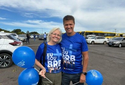 Gilvanio Costa e Marta Lacerda fizeram parte da carreata em prol do BrB