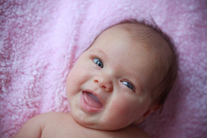Ainda que pareça algo simples, retribuir o sorriso a um bebê é uma tarefa cerebral complexa, operada por uma rede neuronal sofisticada - (crédito: Wikimedia Commons/Divulgação ) Ainda que pareça algo simples, retribuir o sorriso a um bebê é uma tarefa cerebral complexa, operada por uma rede neuronal sofisticada - (crédito: Wikimedia Commons/Divulgação )