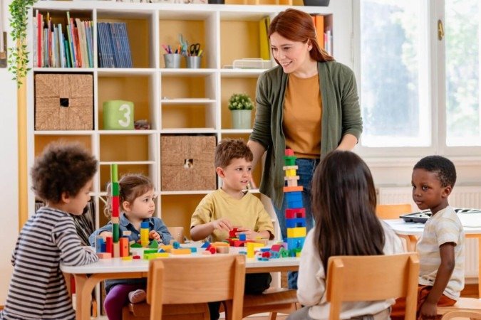 Brincar é uma atividade essencial para o desenvolvimento emocional, social, cognitivo e neurológico das crianças (Imagem: Lordn | Shutterstock)
- (crédito: EdiCase) Brincar é uma atividade essencial para o desenvolvimento emocional, social, cognitivo e neurológico das crianças (Imagem: Lordn | Shutterstock)
- (crédito: EdiCase)