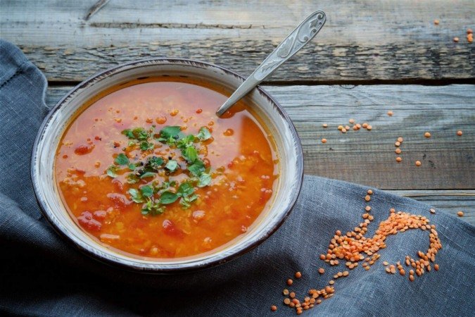 Sopa detox de lentilha vermelha (Imagem: Anna Puzatykh | Shutterstock) - (crédito: EdiCase) Sopa detox de lentilha vermelha (Imagem: Anna Puzatykh | Shutterstock) - (crédito: EdiCase)