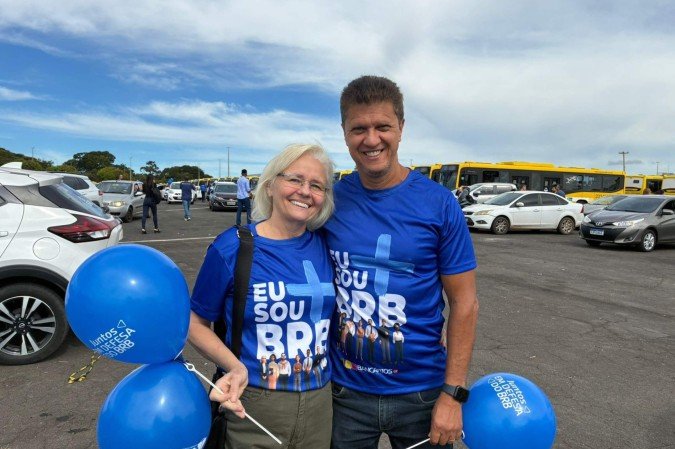 Gilvanio Costa e Marta Lacerda fizeram parte da carreata em prol do BrB