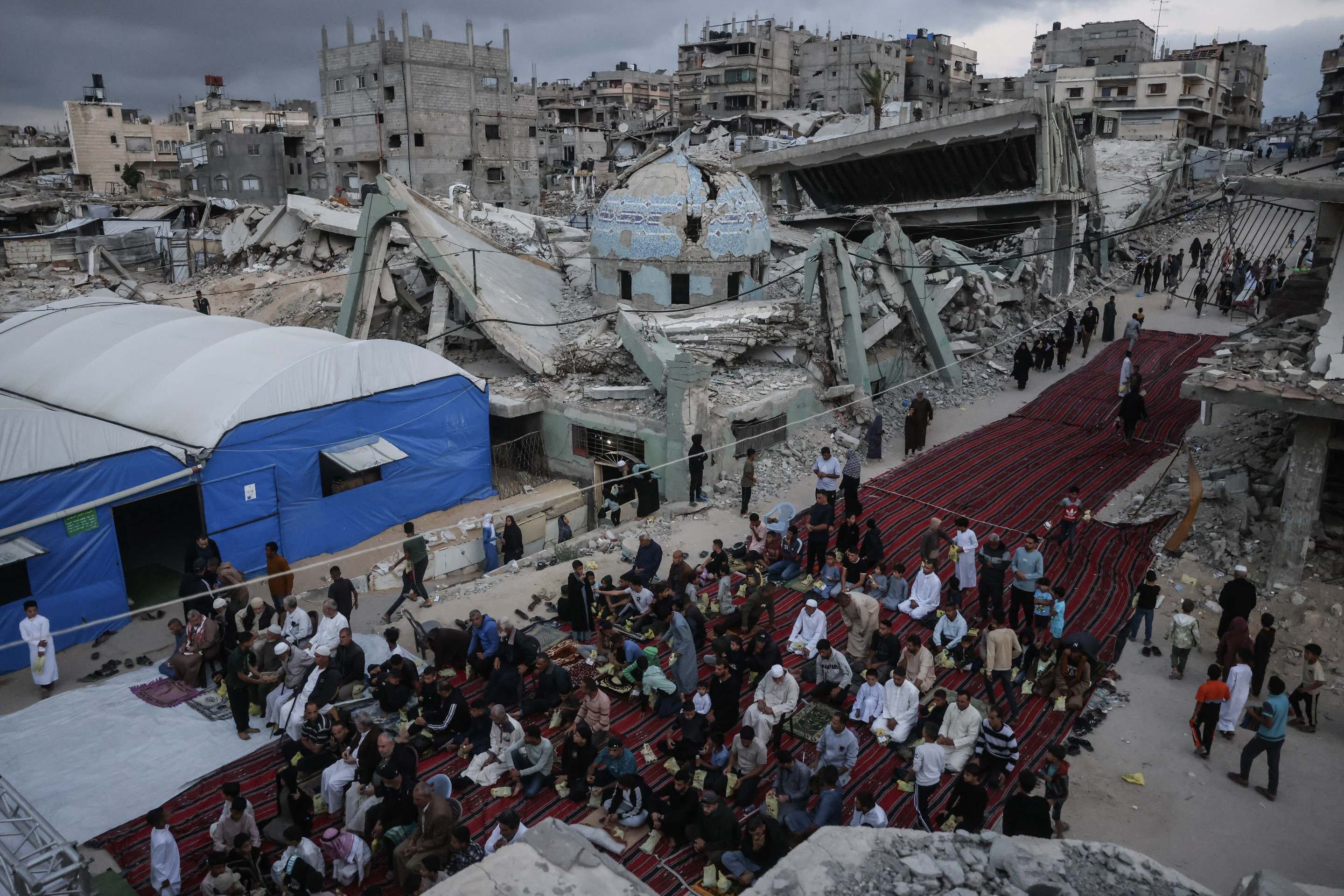  Destrui&ccedil;&atilde;o na cidade palestina de Khan Yunis: ofensiva israelense