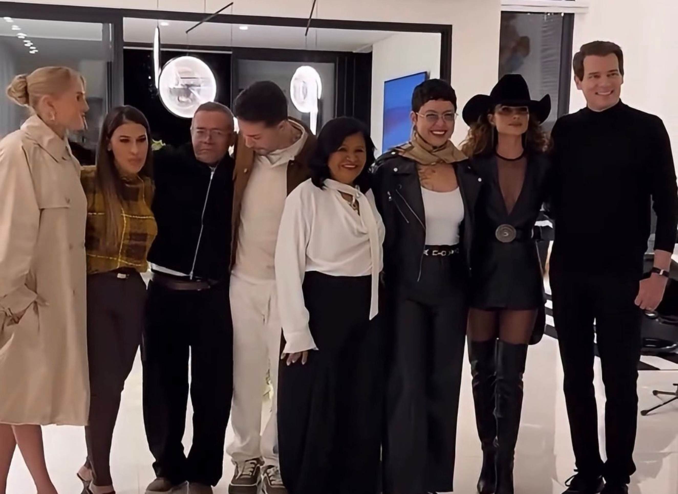 Carlinhos Maia festeja aniversário de 75 anos da mãe e reúne famosos em celebração luxuosa