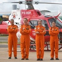 Mulheres conquistam, pouco a pouco, espa&ccedil;o no servi&ccedil;o a&eacute;reo do Corpo de Bombeiros do Distrito Federal -  (crédito:  Ed Alves/CB/D.A Press)