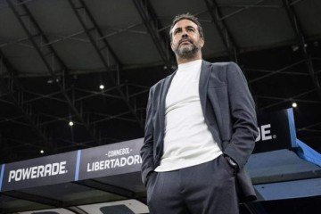 Artur Jorge comemora classificação do Cruzeiro -  (crédito: Foto: Gustavo Aleixo / Cruzeiro)