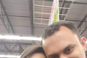 Leonardo Bedoya com a filha Jeshennia, que se matou aos 18 anos, após receber o kit de Law -  (crédito: Arquivo pessoal )
