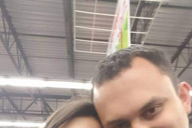 Leonardo Bedoya com a filha Jeshennia, que se matou aos 18 anos, após receber o kit de Law - (crédito: Arquivo pessoal ) Leonardo Bedoya com a filha Jeshennia, que se matou aos 18 anos, após receber o kit de Law - (crédito: Arquivo pessoal )