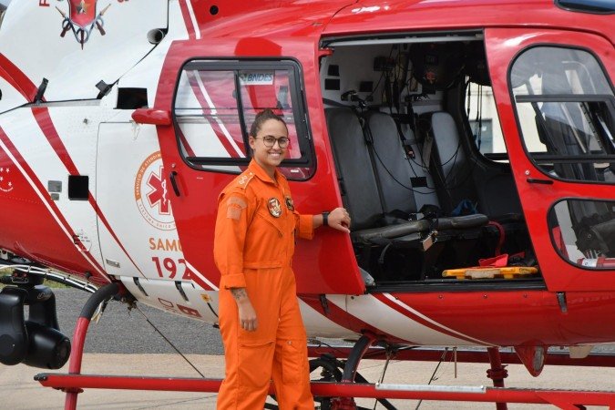 Primeira-tenente Luiza Calazans é 
enfermeira e tripulante operacional