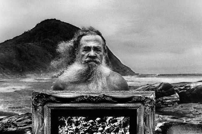 Manoel Alcântara, pai de Araquém, em protesto contra a construção de uma usina nuclear em Jureia (SP)