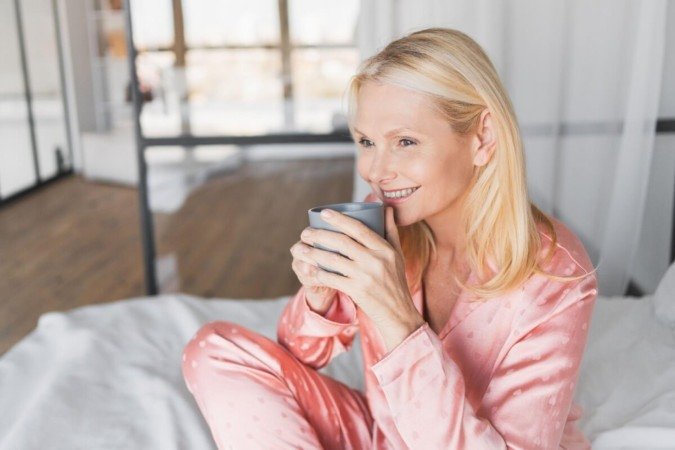 Os chás podem oferecer um suporte adicional a mulheres na menopausa em relação à ativação do metabolismo (Imagem: Inside Creative House | Shutterstock) - (crédito: EdiCase) Os chás podem oferecer um suporte adicional a mulheres na menopausa em relação à ativação do metabolismo (Imagem: Inside Creative House | Shutterstock) - (crédito: EdiCase)