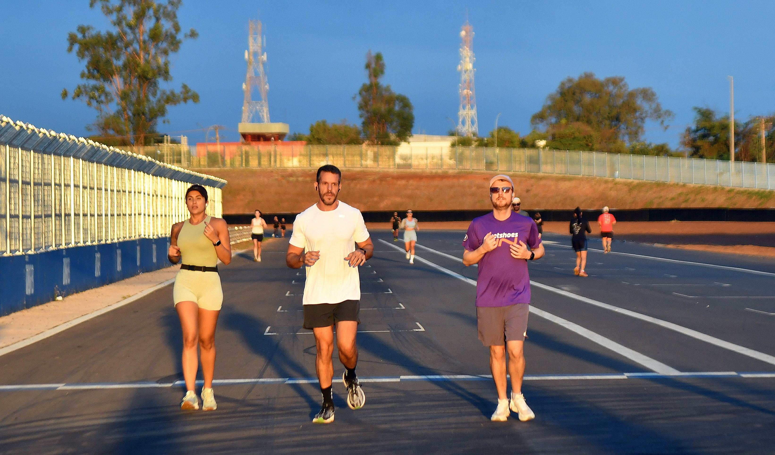 Corredores de rua ganham as vias e a pista do Autódromo de Brasília