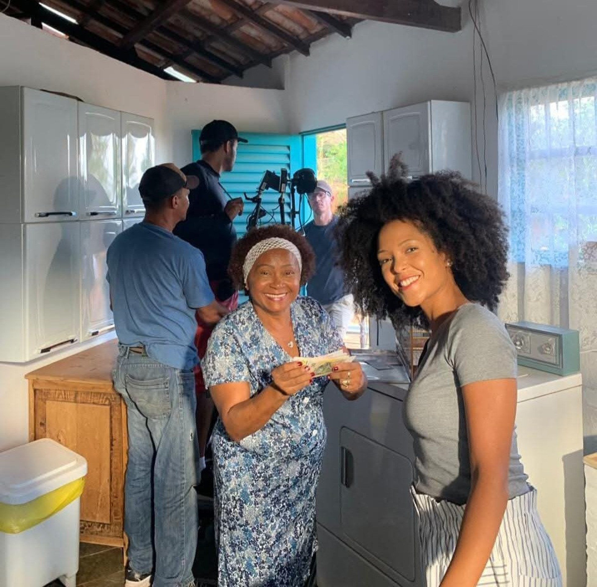 Marg&ocirc; Lima no set de filmagem 