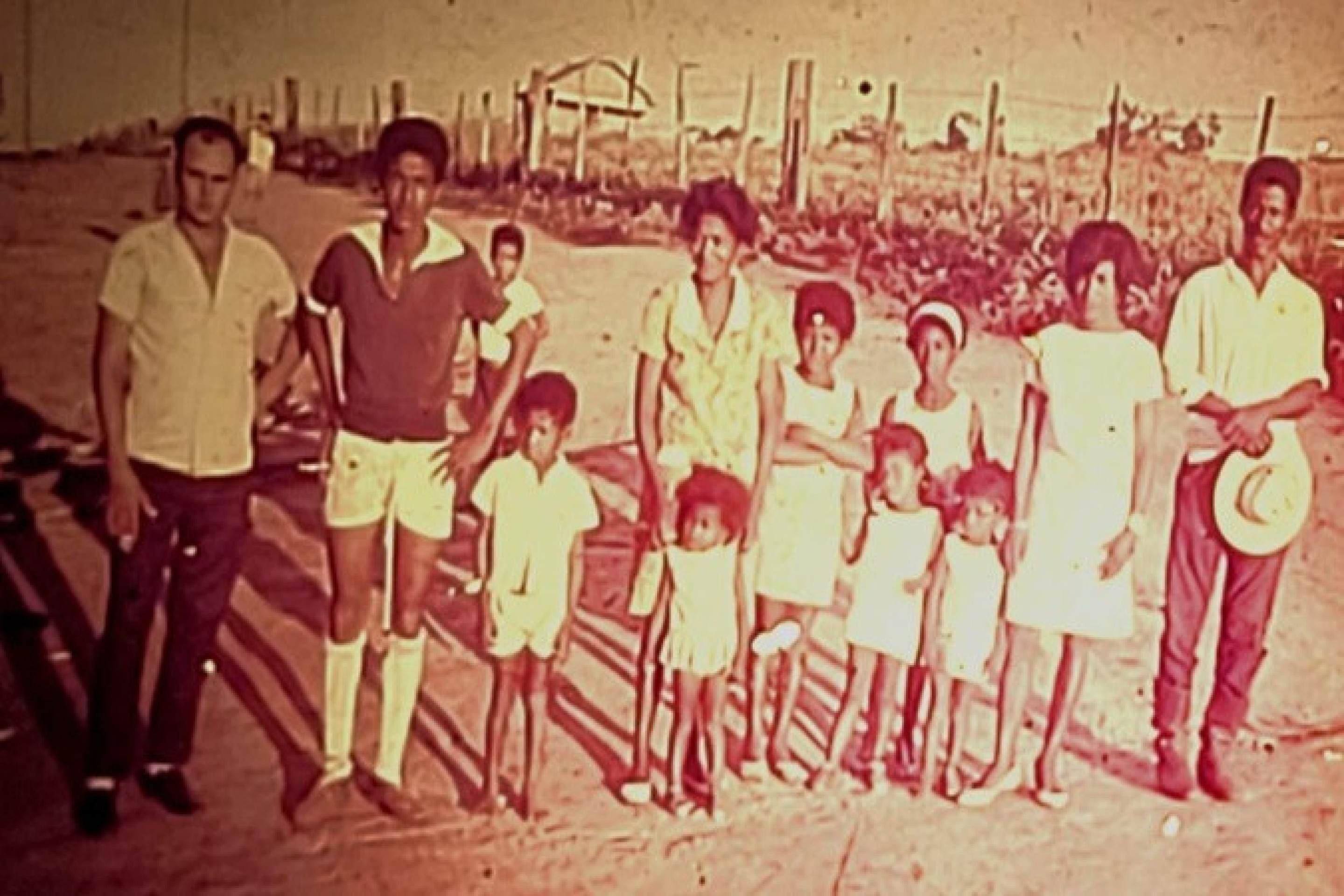 Fam&iacute;lia: Adenir e sua m&atilde;e (C), av&ocirc;s maternos, av&ocirc; paterno e tios