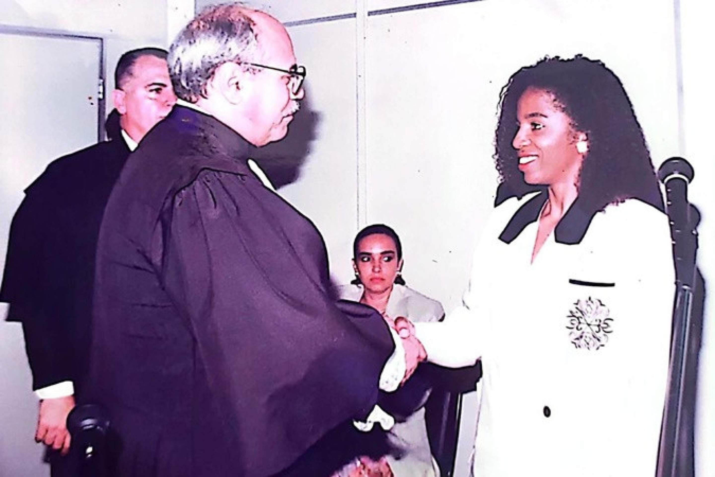 Na solenidade de posse como ju&iacute;za substituta em 1994
