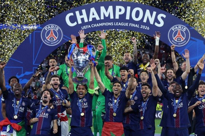 Primeiro brasileiro bicampeão como capitão, Marquinhos levantou a taça - (crédito: Franck Fife/AFP) Primeiro brasileiro bicampeão como capitão, Marquinhos levantou a taça - (crédito: Franck Fife/AFP)