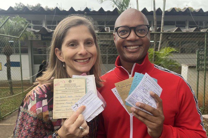 Para Isabel e Edmar vacina é compromisso individual e coletivo
- (crédito: Vitória Torres/CB) Para Isabel e Edmar vacina é compromisso individual e coletivo
- (crédito: Vitória Torres/CB)