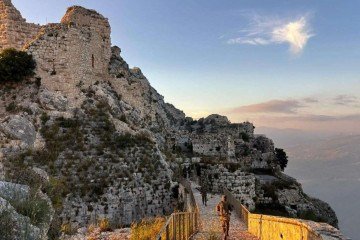 Israel toma castelo estratégico no Líbano enquanto expande ofensiva terrestre -  (crédito: BBC Geral)