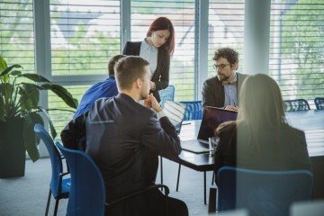 No Brasil, que tem a seu favor o trunfo da elevada capacidade criativa dos seus trabalhadores, uma nova exigência tende a contribuir para a melhoria dos processos internos e, consequentemente, para o crescimento do país -  (crédito: Reprodução/Freepik)