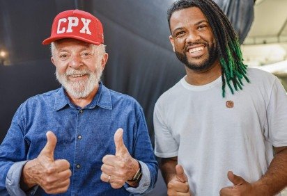 Lula com Rene Silva, em 2024. Extrema-direita tentará emplacar a versão de que presidente é leniente com facções -  (crédito: Ricardo Stuckert/PR) -Lula com Rene Silva, em 2024. Extrema-direita tentará emplacar a versão de que presidente é leniente com facções -  (crédito: Ricardo Stuckert/PR)