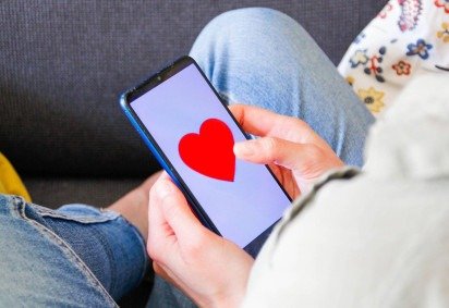 O burnout pode levar as pessoas a acreditarem que não encontram um parceiro na internet porque há algo de errado com elas -  (crédito: Getty Images) -O burnout pode levar as pessoas a acreditarem que não encontram um parceiro na internet porque há algo de errado com elas -  (crédito: Getty Images)