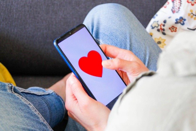 O burnout pode levar as pessoas a acreditarem que não encontram um parceiro na internet porque há algo de errado com elas - (crédito: Getty Images) O burnout pode levar as pessoas a acreditarem que não encontram um parceiro na internet porque há algo de errado com elas - (crédito: Getty Images)